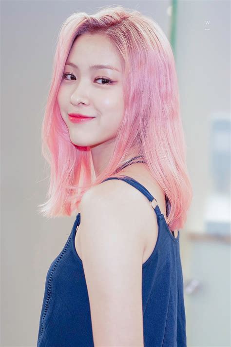 Hahaha! When ITZY has a comeback, I want to see her do a challenge with <strong>Ryujin</strong>” “Maybe because her <strong>hair</strong> is <strong>long</strong>, she doesn’t look like. . Ryujin long hair